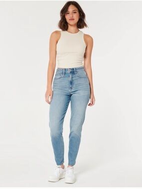 Hollister Curvy High Rise Mom Jean